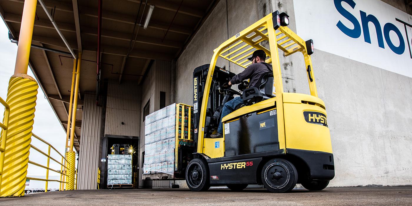 e00abf15-cb25-4ce9-a8da-04cd7d42ca83_FIXED_WIDTH_1400 Hyster forklift in warehouse