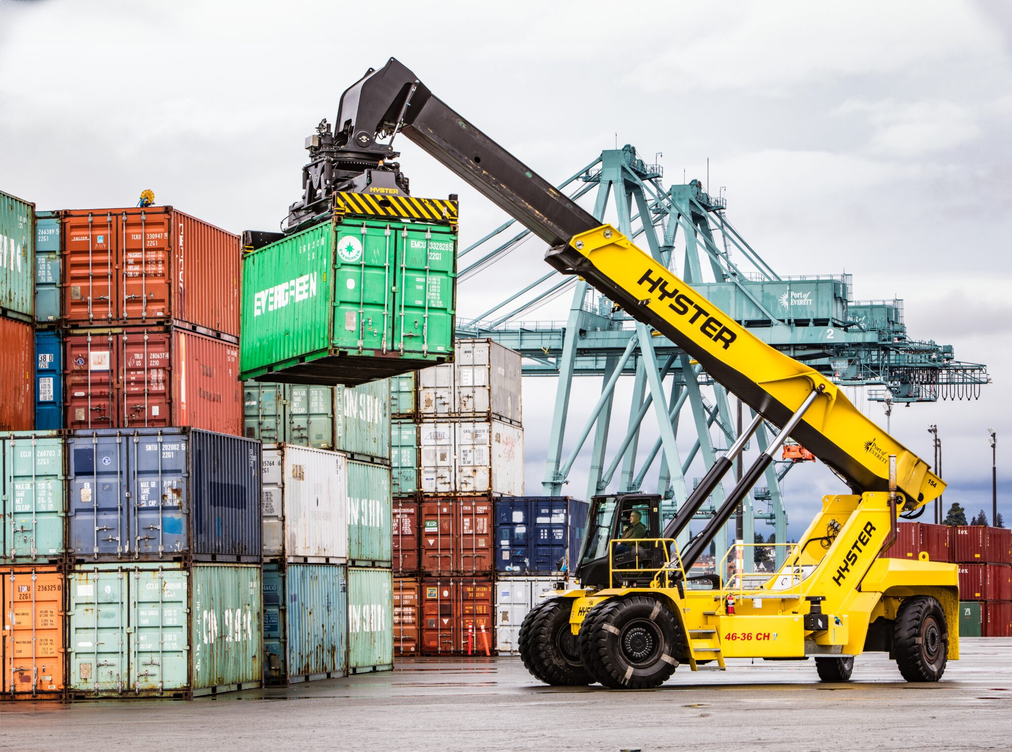 Container Handlers: When Heavy-Duty Equipment is Needed | Papé Material ...