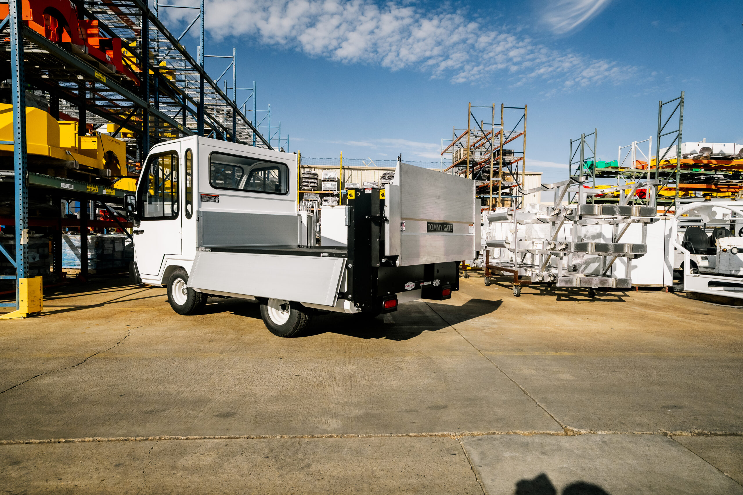 New Taylor-Dunn BIGFOOT XL Industrial Liftgate at Papé Material Handling