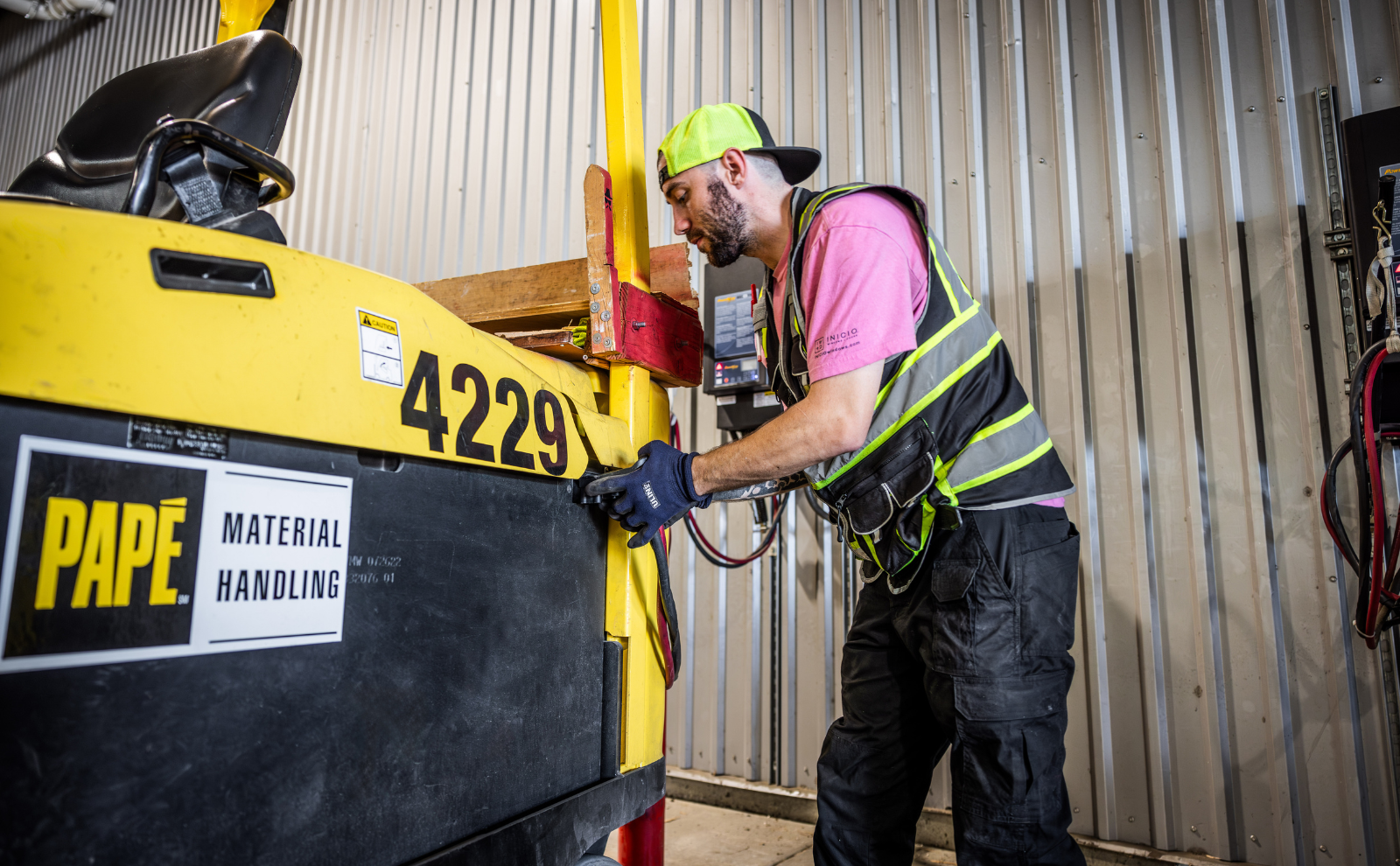Modern electric forklift operating in a warehouse with lithium-ion battery technology designed to improve productivity and maximize uptime